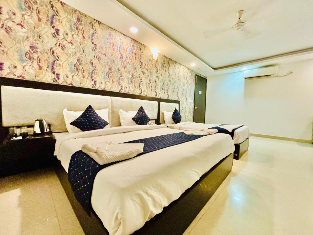 The Bellwood Suites Near Igi Airport Нью-Дели Экстерьер фото